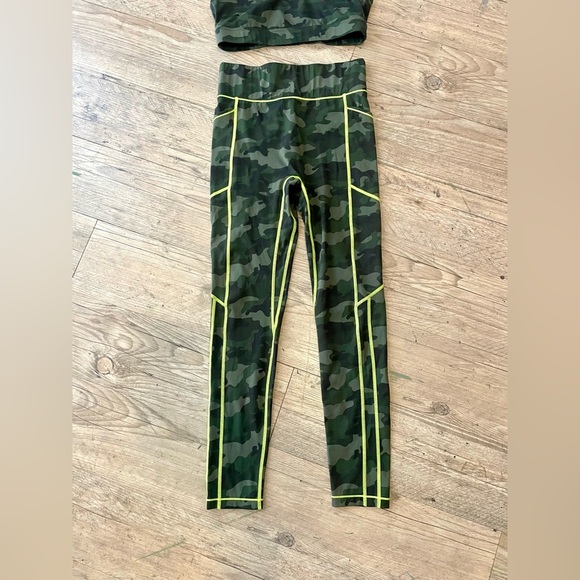 All Access Front Row Bra (M) and Leggings (S) in Olive Camo Set EUC - Picture 6 of 11